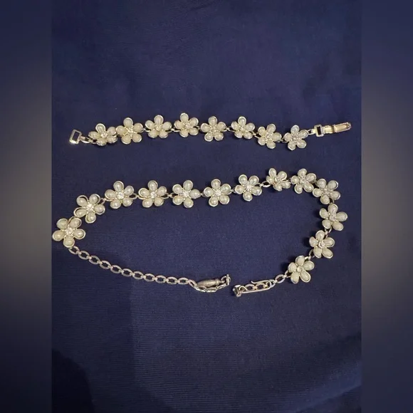 Vintage Floral Pearl Necklace and Bracelet Set